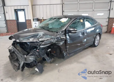 2015 Ford Focus Titanium из США, поврежденный, VIN 1FADP3J25FL298167